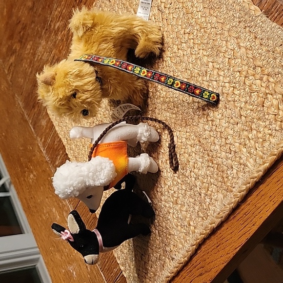 American Girl Julie's Dog Walking Set. Poodle, Terrier, Chihuahua. - Picture 2 of 3